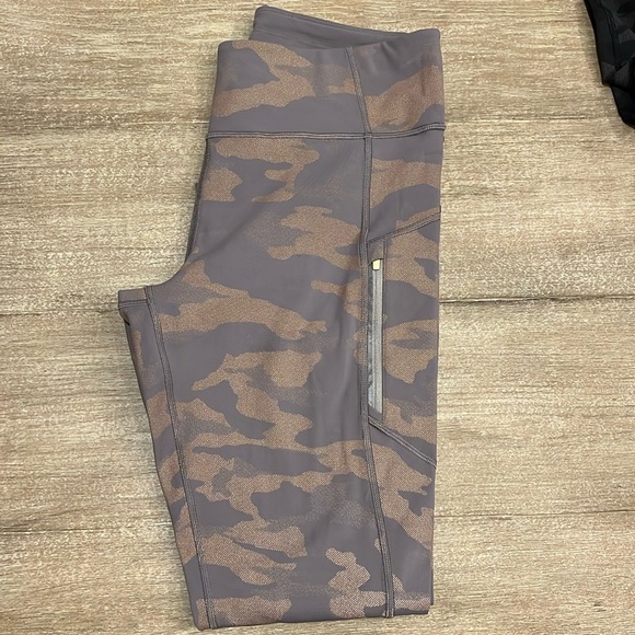 Sz L Athleta Rainier Reflective Camo Leggings Exclnt Condition - Picture 1 of 2